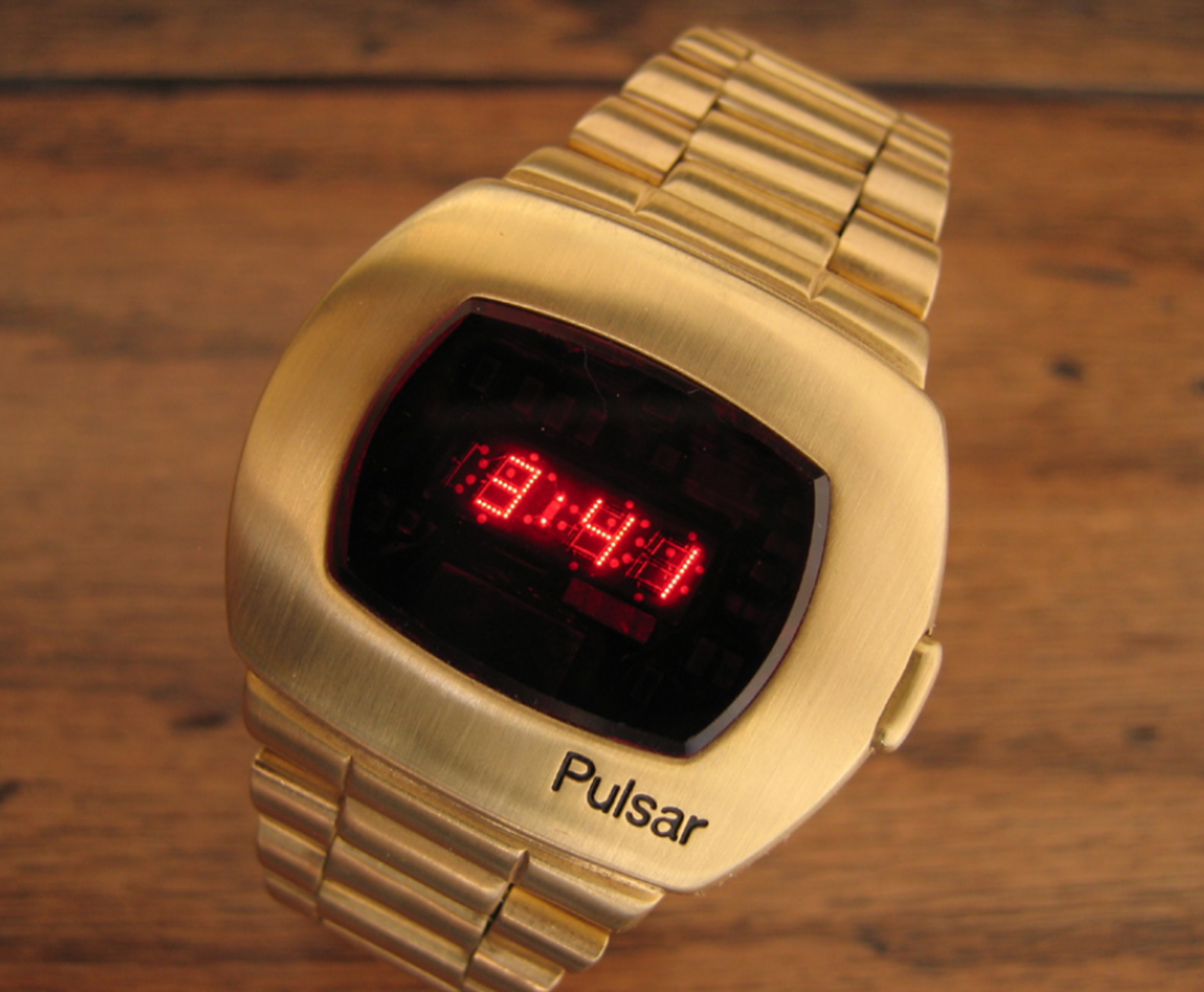 The Space-Age Sovereign: Why Solid Gold 1970s Pulsar LEDs are Re-Entering the Watchmaking Pantheon